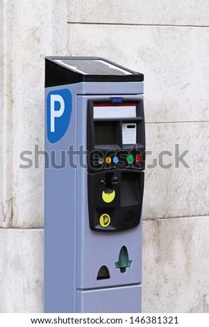 Self service parking pay station with solar power