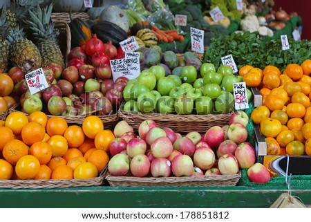 Apples and fruits stall at farmers market