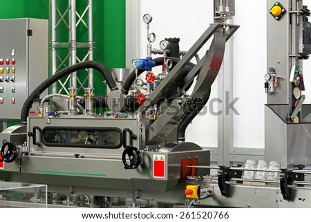 Packaging machine for glass jars with lids