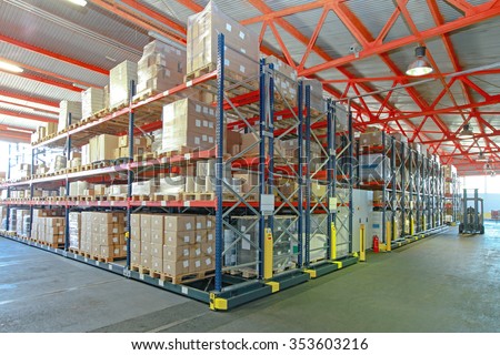 Mobile Aisle Racking System in Distribution Warehouse