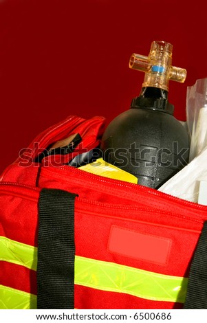 Paramedic first aid bag with oxygen device