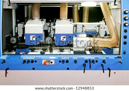 Milling and sawing machinery for processing wood