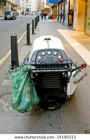 Modern automatic cleaning machine for street pavements