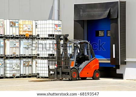 Forklift vehicle in front of cargo door