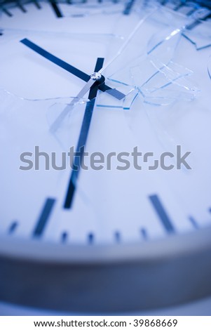 broken clock. moments of anxiety in the life