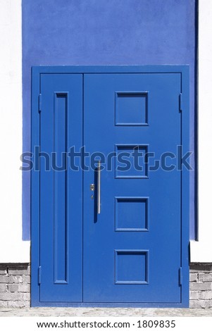 Door of dark blue colour.