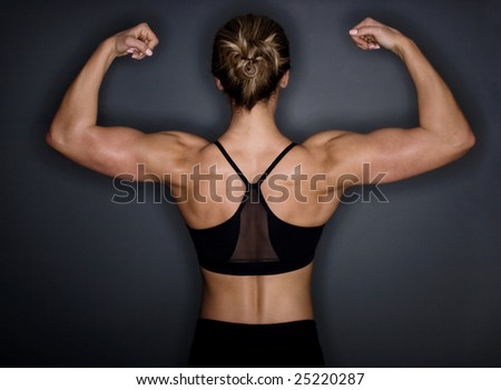 Female bodybuilder\'s muscular back flexing