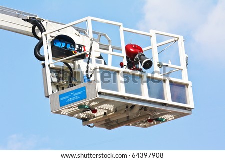 Articulated aerial hydraulic platform against a blue sky