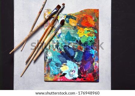 Oil paints picture / studio photography of paint utensils on black background