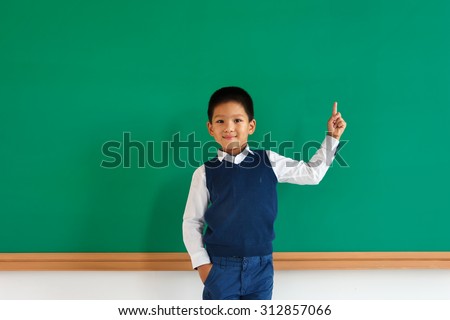Young asian learner having good idea, pointing finger up / photo of teen school Chinese boy, creative concept with Back to school theme