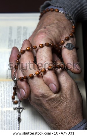praying old man hands