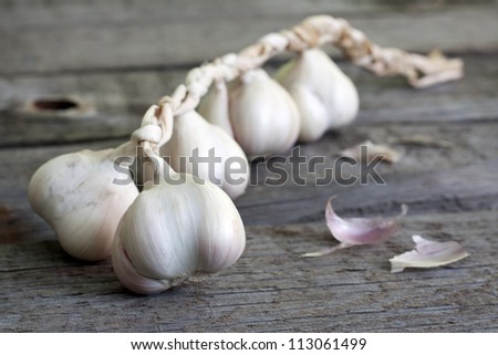 [Obrazek: stock-photo-garlic-on-wooden-boards-113061499.jpg]