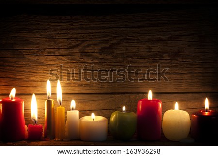 [Obrazek: stock-photo-candles-in-night-in-christma...936298.jpg]