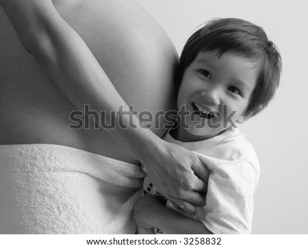 2 years old hugging pregnant mom