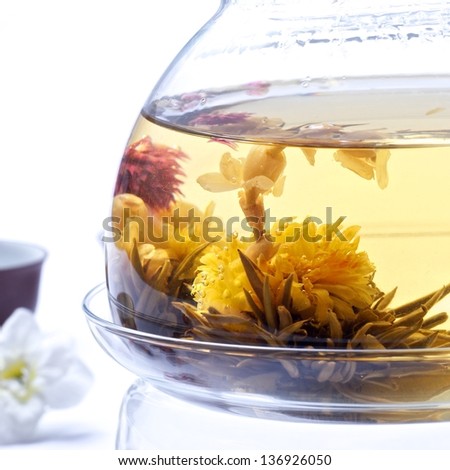 silver needle tea jasmine with detail of flowers