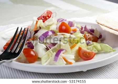 Fresh side salad with crackers and fork