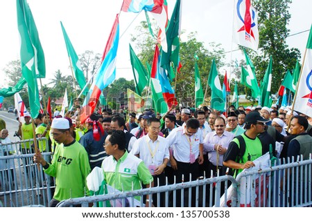 BUKIT KATIL, MALACCA, MALAYSIA-APR 20: Crowd of people show big support to Pakatan Rakyat political party candidate Apr 20, 2013 in Bukit Katil. An election will be held on May 5, 2013