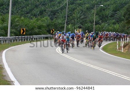 MELAKA, MALAYSIA - FEBRUARY 26 : The largest group of cyclists from various teams cycle compete during Stage 3 of the Tour de Langkawi from Melaka to Parit Sulong on February 26, 2012 in Melaka, Malaysia.