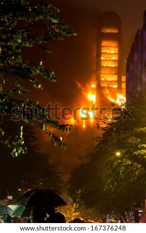 15/12/2013  Guangzhou China building on fire