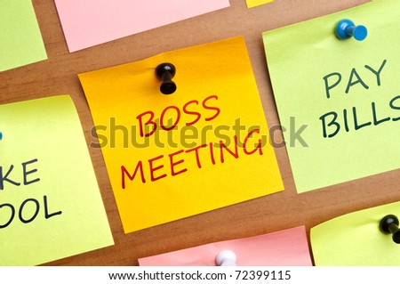Boss meeting post it on wooden wall