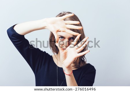 girl doing hand frame