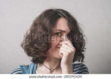 girl stinks and it closes the nose, unpleasant smell