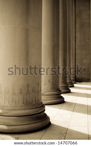 Photo of columns in front of Nelson Atkins Museum in Kansas City Missouri