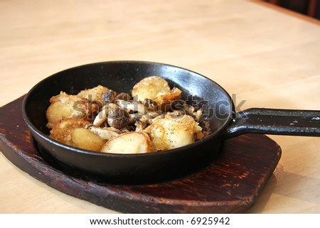 Japanese fried scallops with mushrooms in pan
