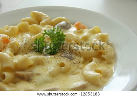 Macaroni and cheese with Prawns and mushrooms