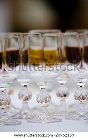 Row of wineglasses with red and yellow wine