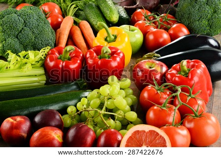 Composition with a variety of organic vegetables and fruits.