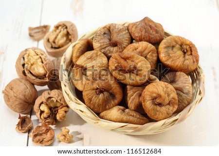 dry figs and nuts