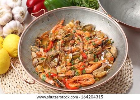 Traditional portuguese seafood dish - cataplana-The cooking process used by the CATAPLANA prevents the loss of the ingredients\' aromas, ensuring full and excellent flavor.