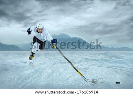 Ice hockey player at the ice.