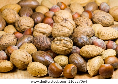 Mixed nuts (hazelnuts, walnuts, shell almonds, pecans)