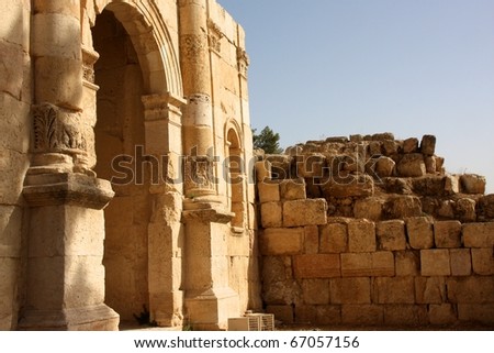 Hadrian\'s wall by arched Roman entry, Jeresh, Jordan