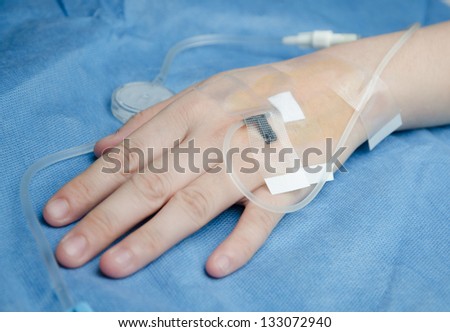 medical IV drip of patient\'s hand