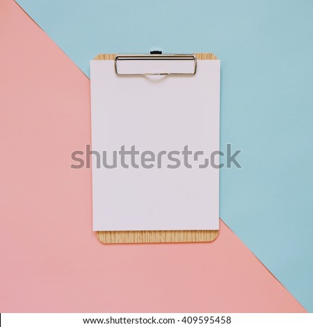 Blank clipboard on pastel color background