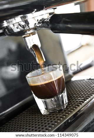 Espresso machine brewing a espresso