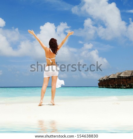 Fashion woman relax on the summer beach
