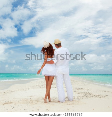Couple walking on the beach of sea