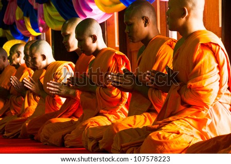 SAMUT SAKHON,THAILAND-SEPT 23 : Buddhist monks together to pray  in the tradition of giving alms Buddhist monks with honey on September 23,2010 in Samut Sakhon,Thailand.