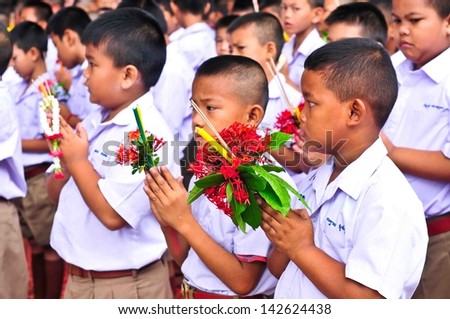 NAKHON PATHOM,THAILAND-JUNE 13 : unidentified male and female students at Respect Teacher Day, 13 June 2013 at Nakhon Pathom,Thailand.