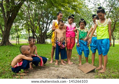 BANGKOK,THAILAND-AUGUST 3:Unidentified boy and girl are playing \