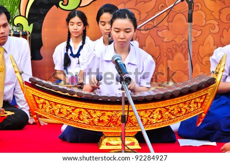 BANGKOK,THAILAND-DEC24:Unidentified musician perform at the  Thai traditional folk song played by xylophone.play on The celebrated inscription of Wat Pho,On Dec.24,2011-Jan.2,2012 in Bangkok,Thailand.