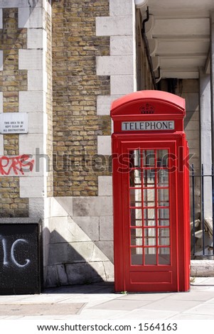 famous red phone booth in london