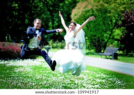 funny groom and bride jumping