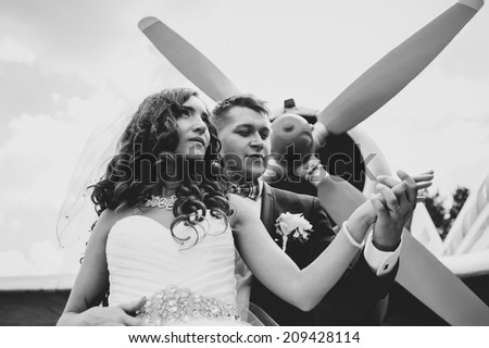 wedding couple at the airport with planes