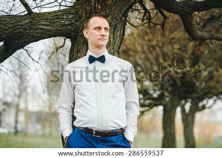 Portrait of the groom in the park