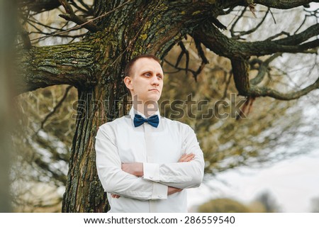 Portrait of the groom in the park